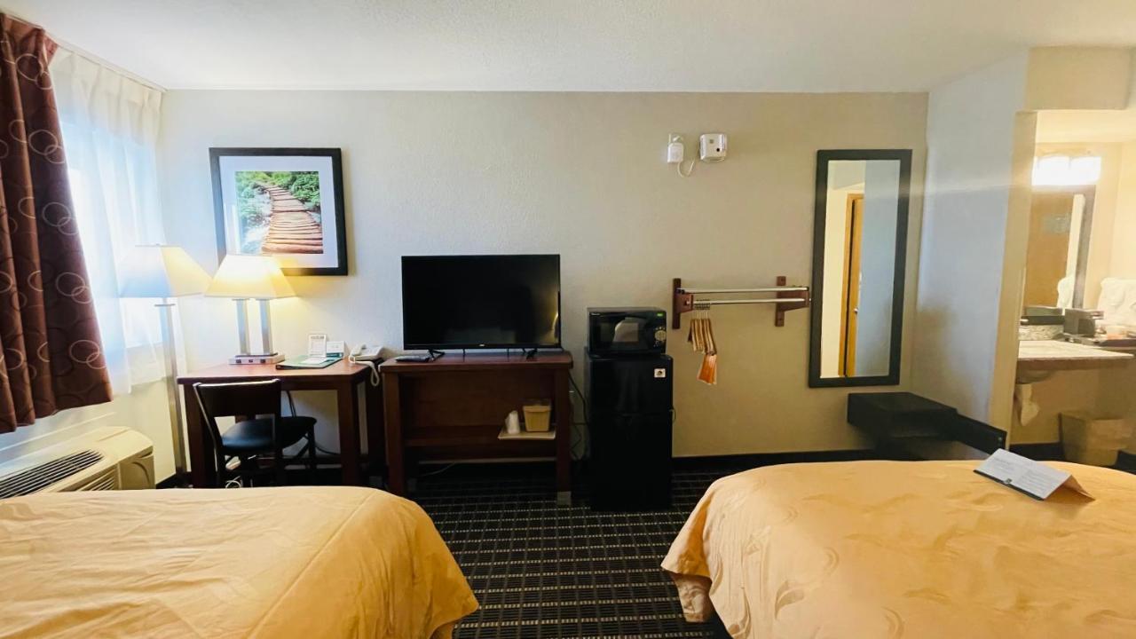 Quality Inn Madison West Near University Area Extérieur photo