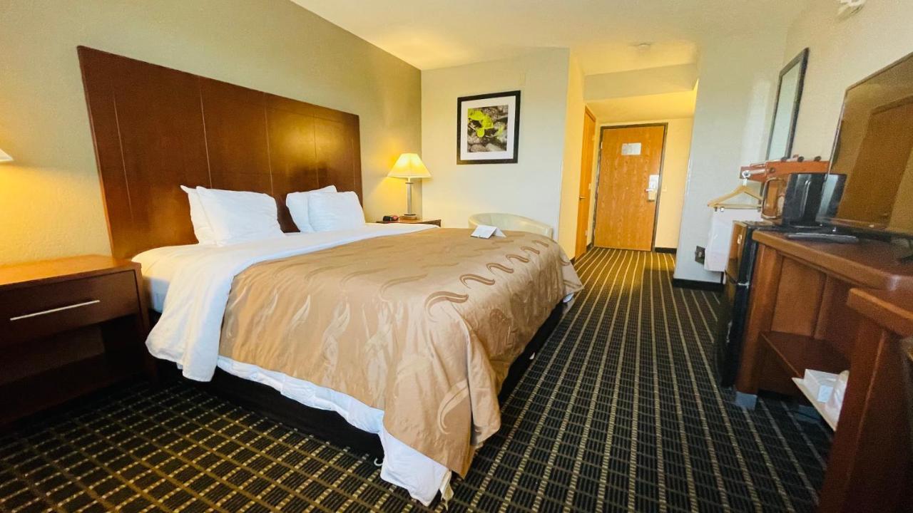 Quality Inn Madison West Near University Area Extérieur photo