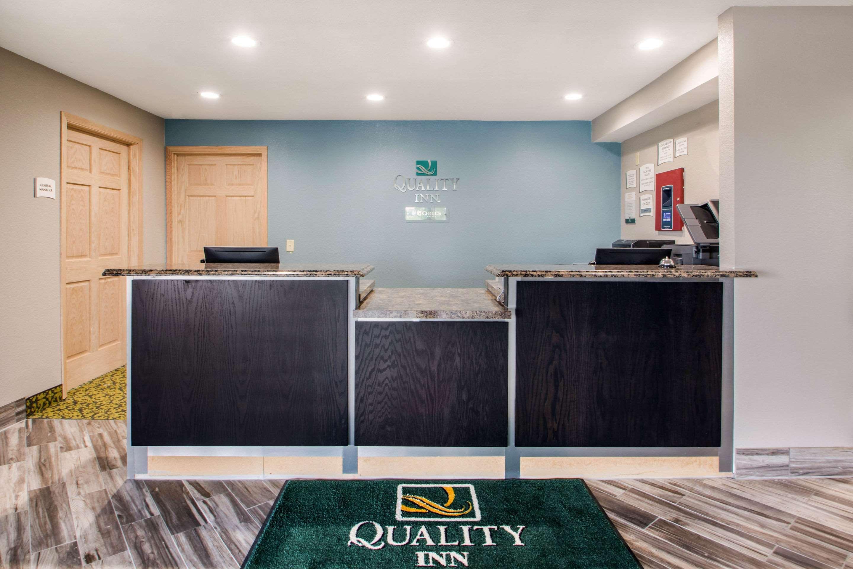 Quality Inn Madison West Near University Area Extérieur photo