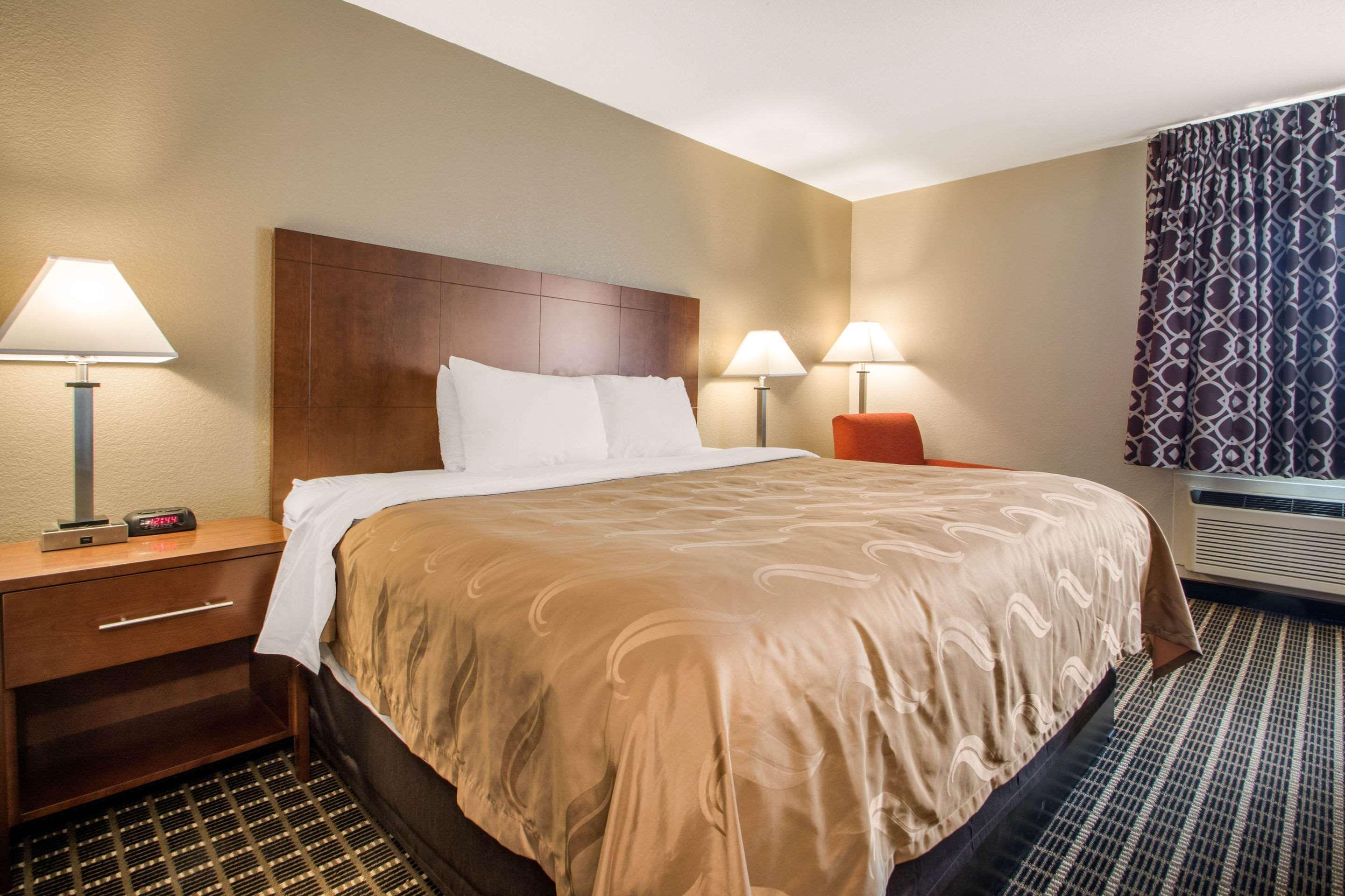 Quality Inn Madison West Near University Area Extérieur photo