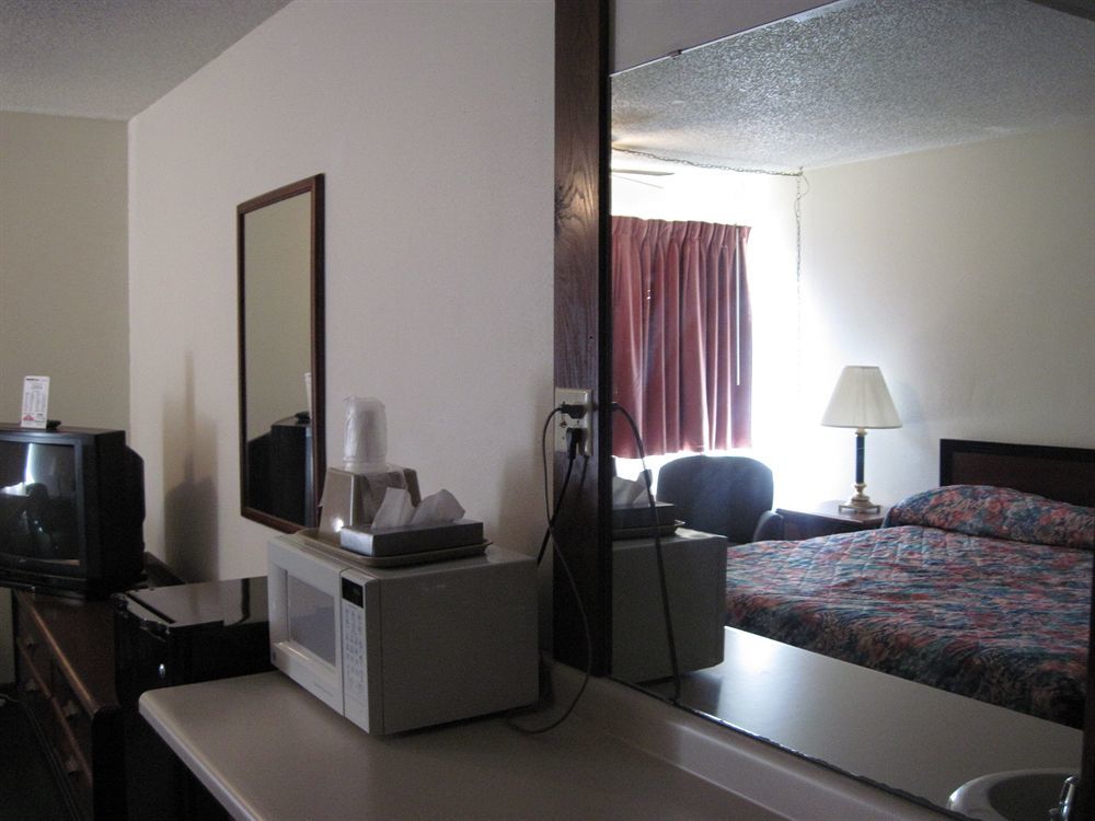 Quality Inn Madison West Near University Area Extérieur photo