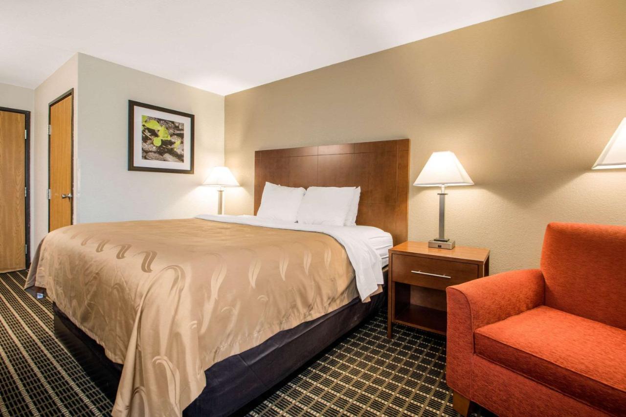 Quality Inn Madison West Near University Area Extérieur photo